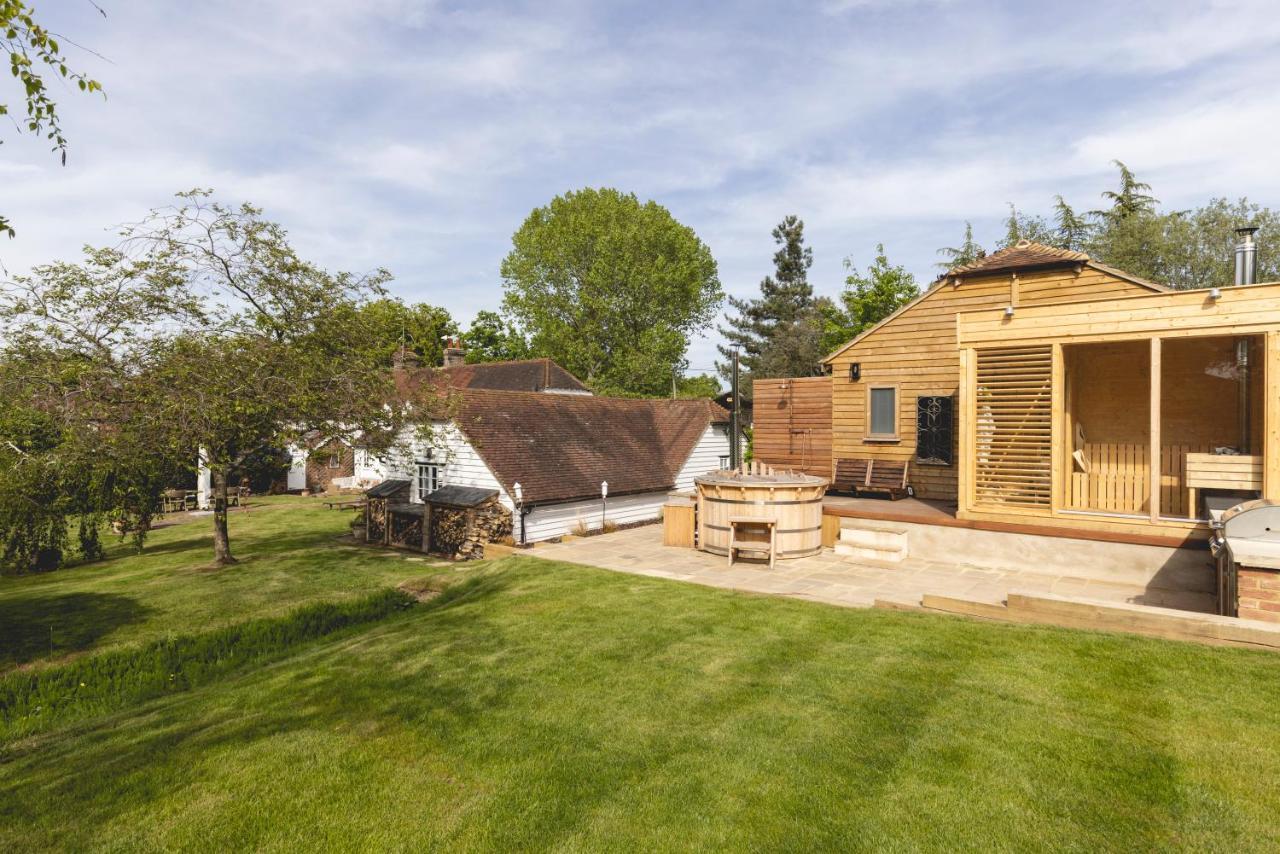 Cosy Cottage With Beautiful Garden, Hottub & Sauna Marden  Kültér fotó